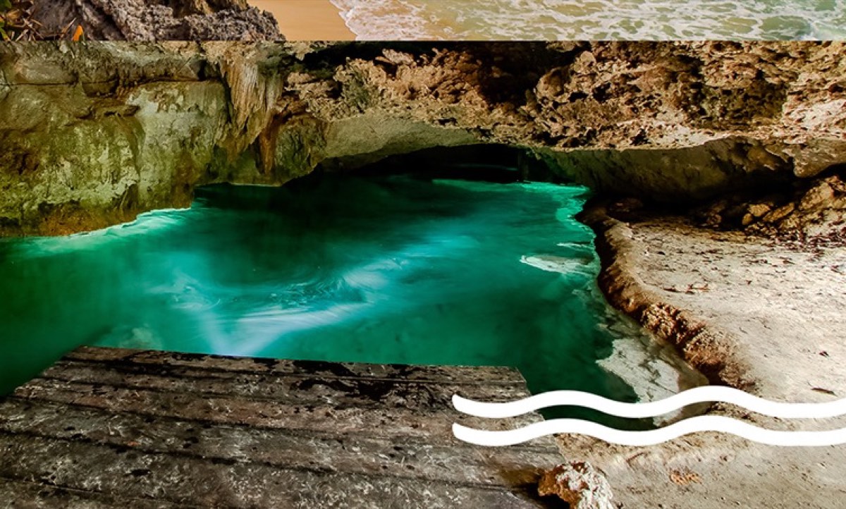 Cenote turquesa subterráneo en Tulum